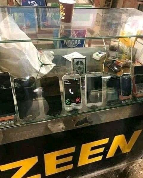 Toda la puta plaza de la tecnología y la frikiplaza - meme