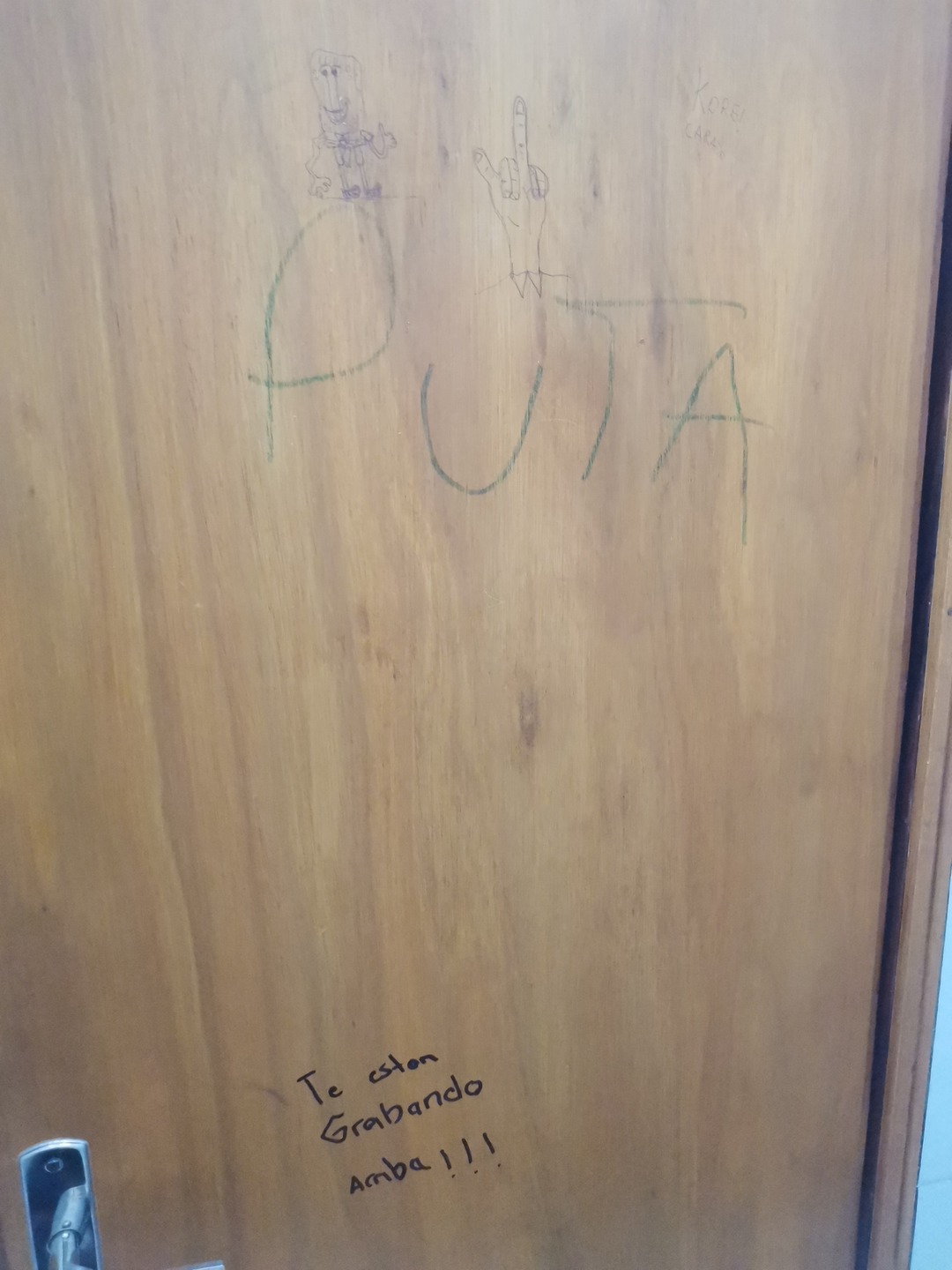 Baño de oficina - meme