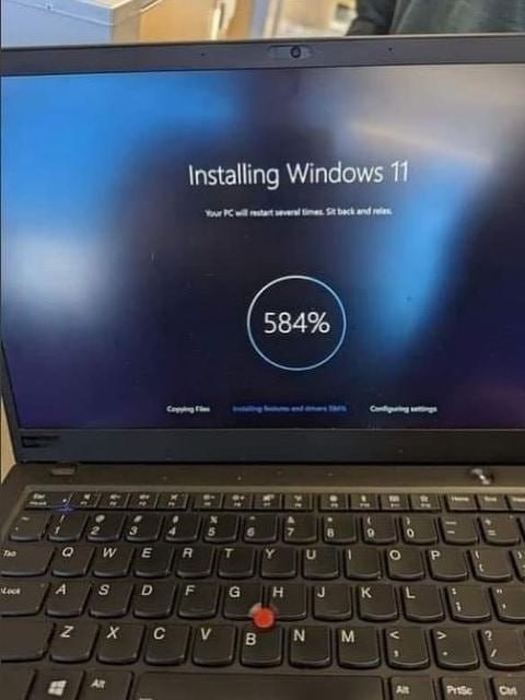 Instalando el Windows 11 - meme