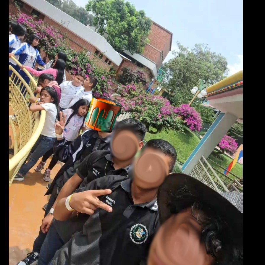 Foto de un viaje escolar que hice (censurado por razones obvias) - meme