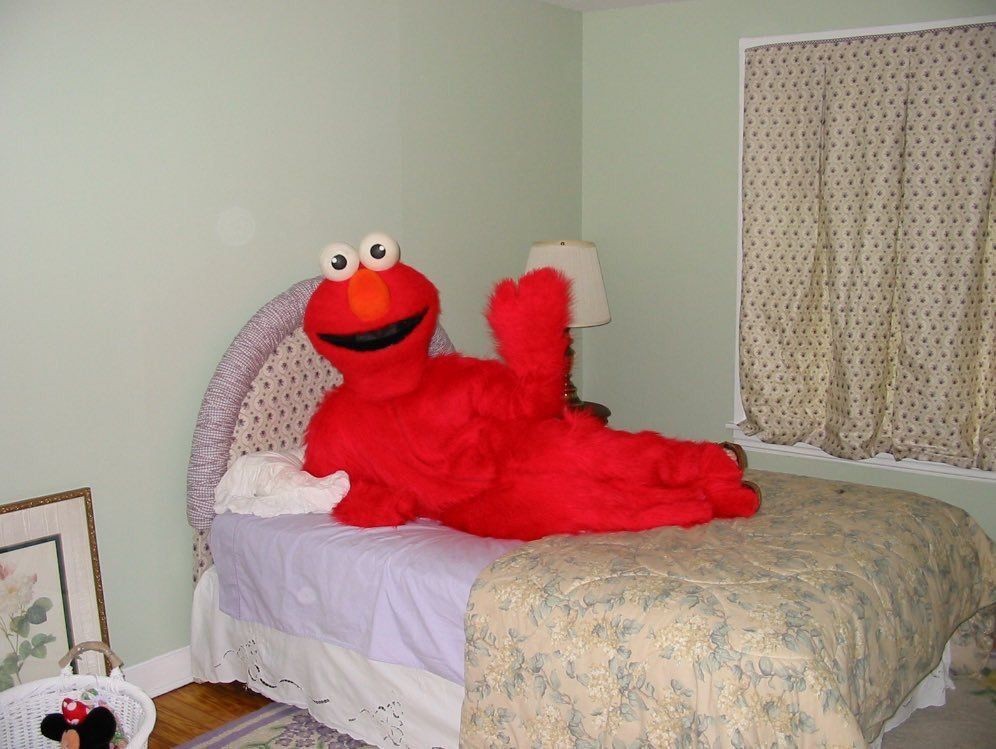 Você quer se deitar com o Elmo? - meme