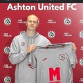 Erling, jugará en ashton united por 28 días, fue prestado al equipo, no sabia que se podía hacer eso