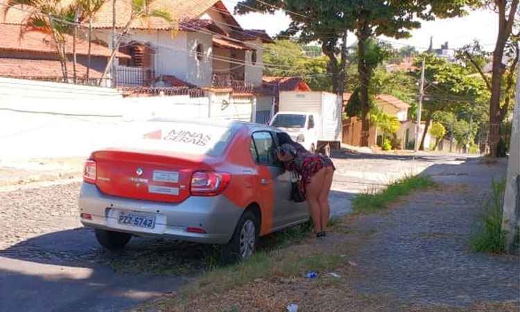 Homem é flagrado com prostituta em carro oficial do governo de Minas, em BH - meme
