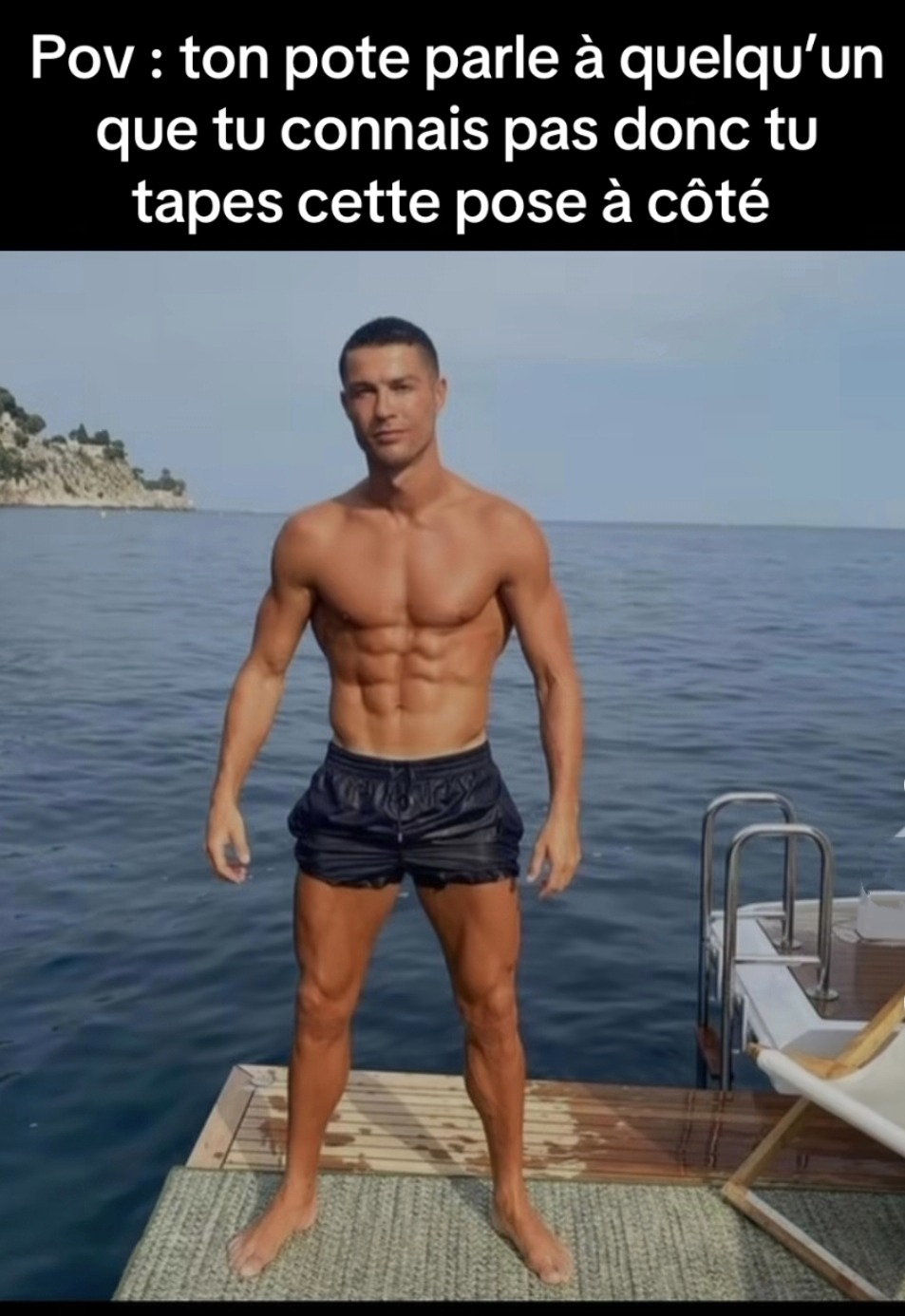 Pose du mec en trop - meme