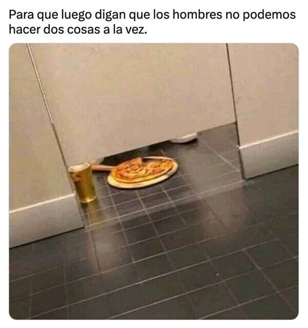 Pizza y cerveza ene l baño - meme