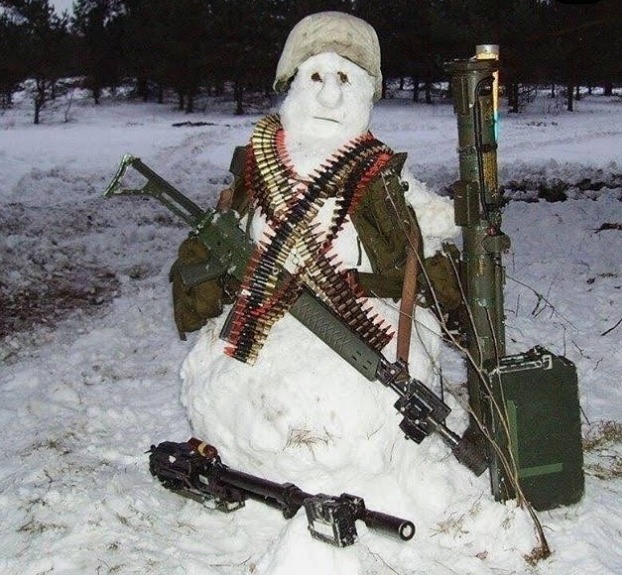 soldado camuflaje: muñeco de nieve - meme