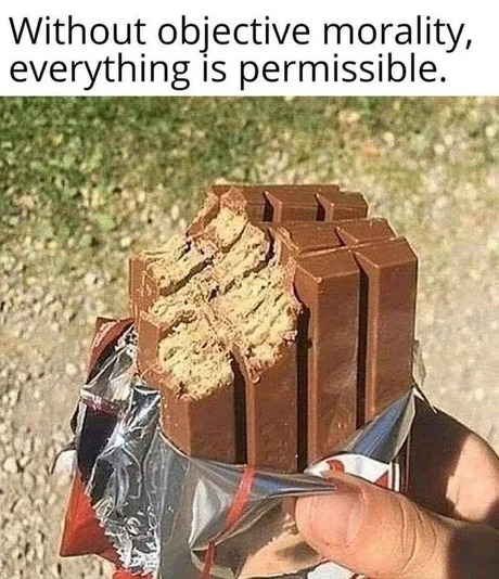 This is the right way to eat KitKats - meme