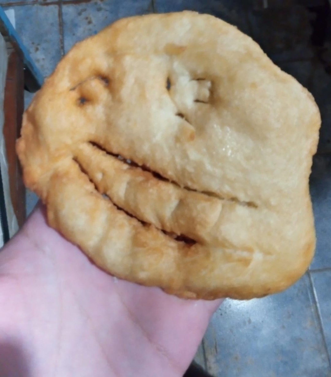 Intenté hacer al trollface en una torta frita :yaoming: - meme