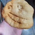 Intenté hacer al trollface en una torta frita :yaoming: