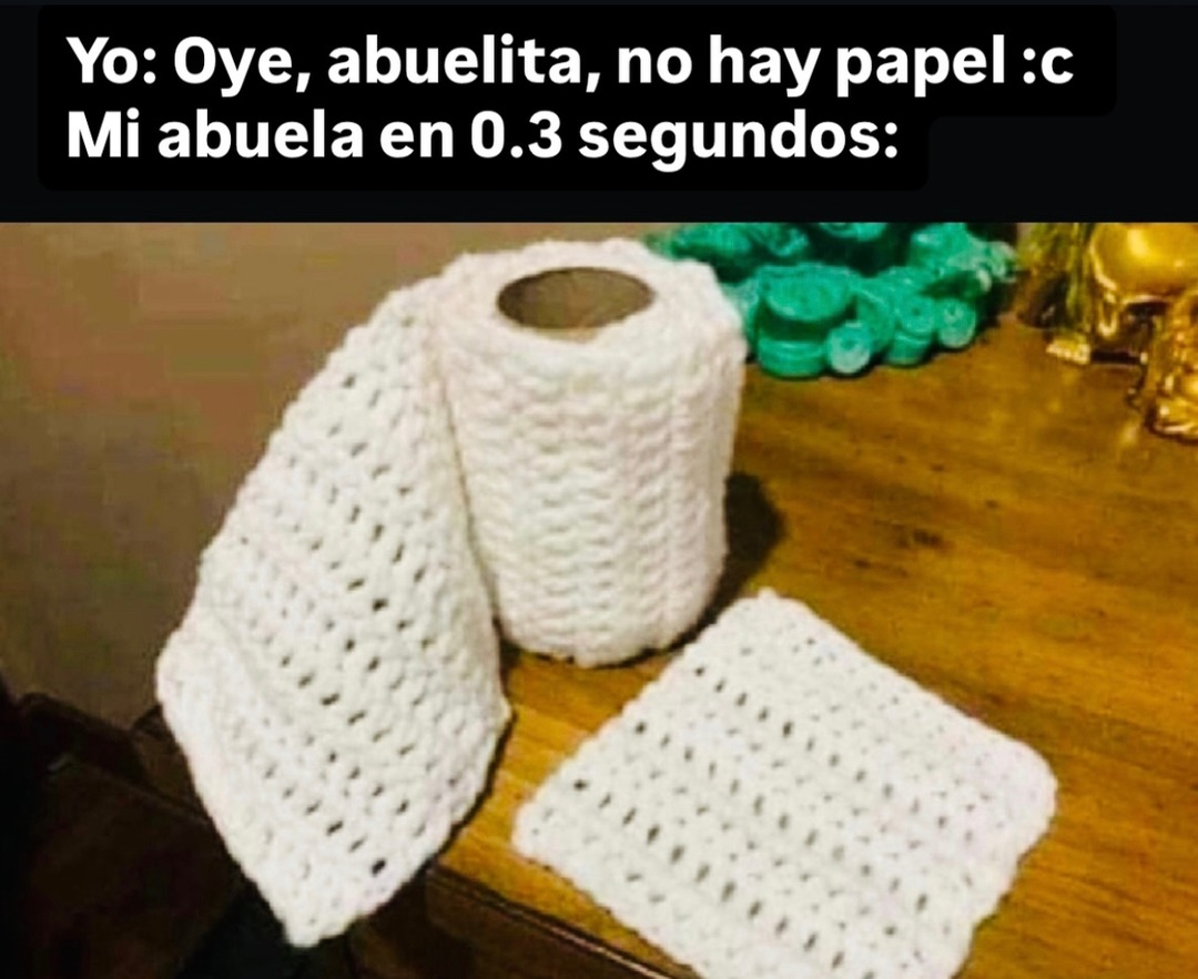 Yo sin papel y mi abuela apareciendo en modo ultra instinto - meme