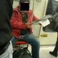 típico,vas en el metro y el hombre de enfrente se apreta el escroto con el cierre