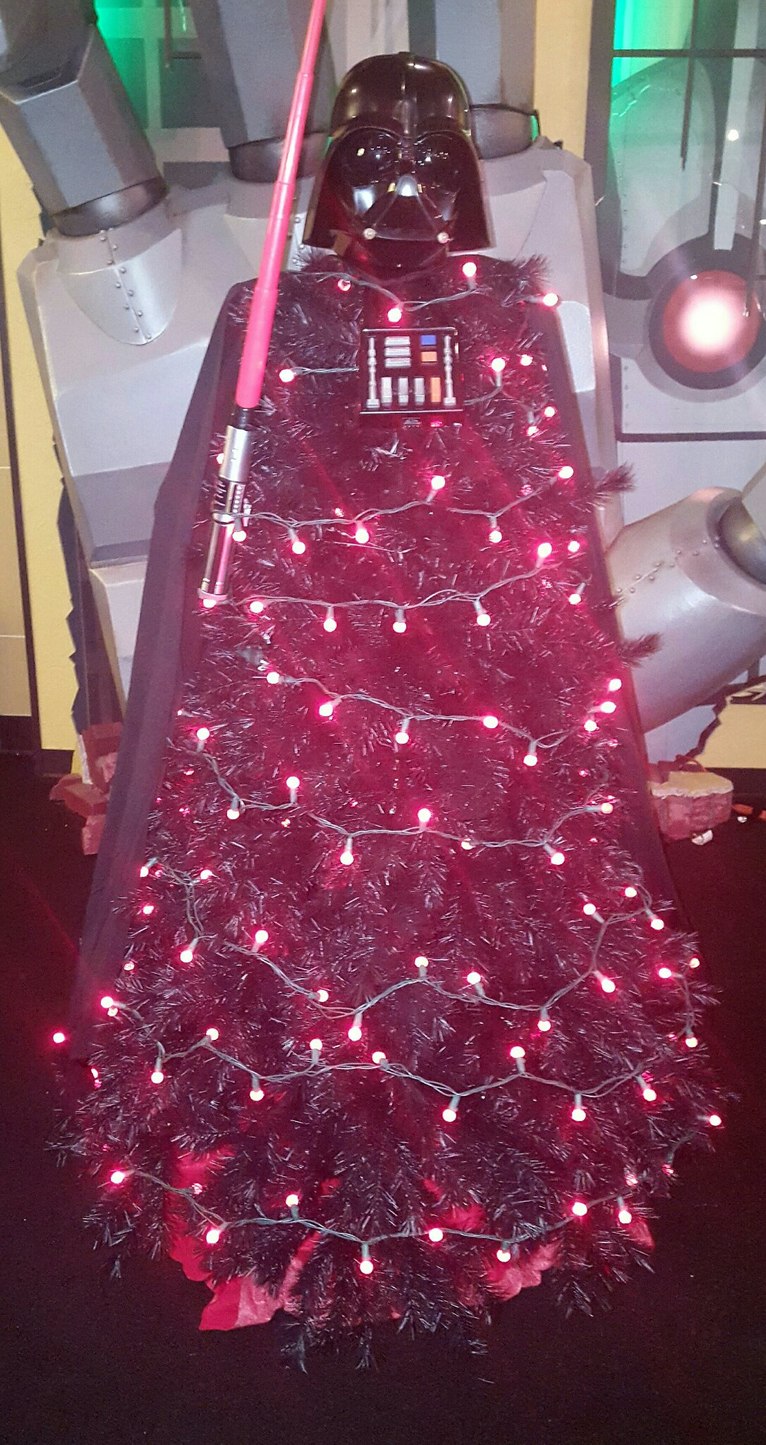 It's beginning to look a lot like Sithmas! - meme