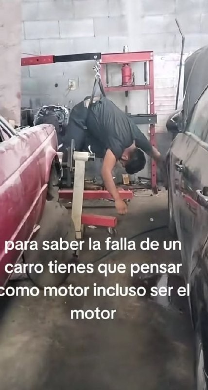Pa' encontrar la falla del carro tienes que ser el motor - meme