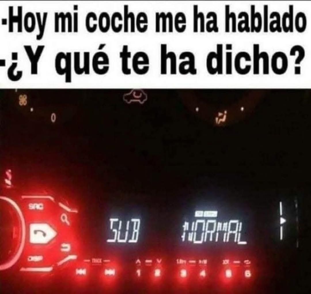 Cuando tu coche te habla y no sabes si estás loco o es martes - meme