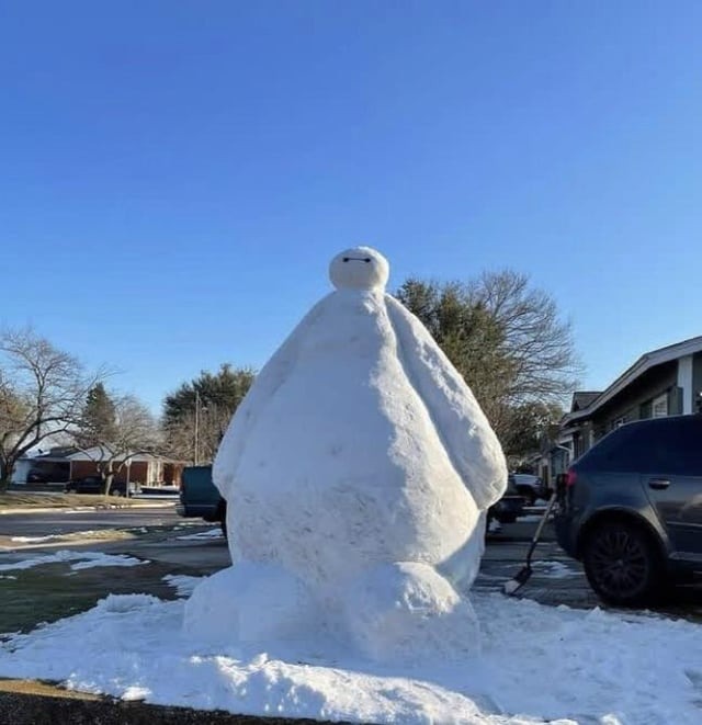 Baymax snowman - meme