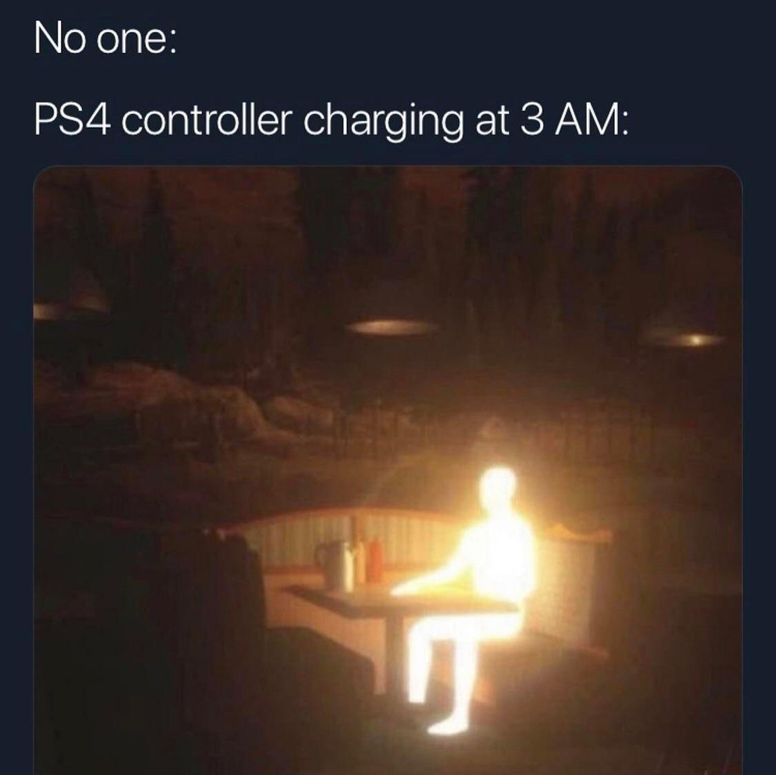 O led do PS4 é uma das coisas mais inúteis já inventada pela humanidade - meme