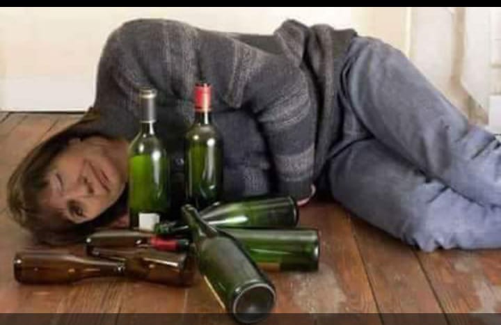 ¿quien se ha tomado todo el vino? - meme