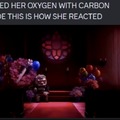Remplace su oxígeno por monóxido de carbono y así reaccionó