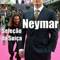 O Neymar virou um saco de pancadas
