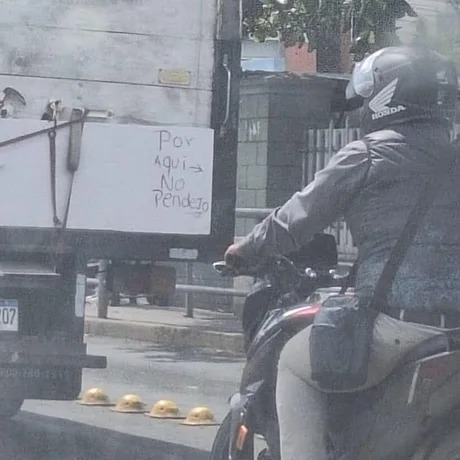 por aquí no - meme