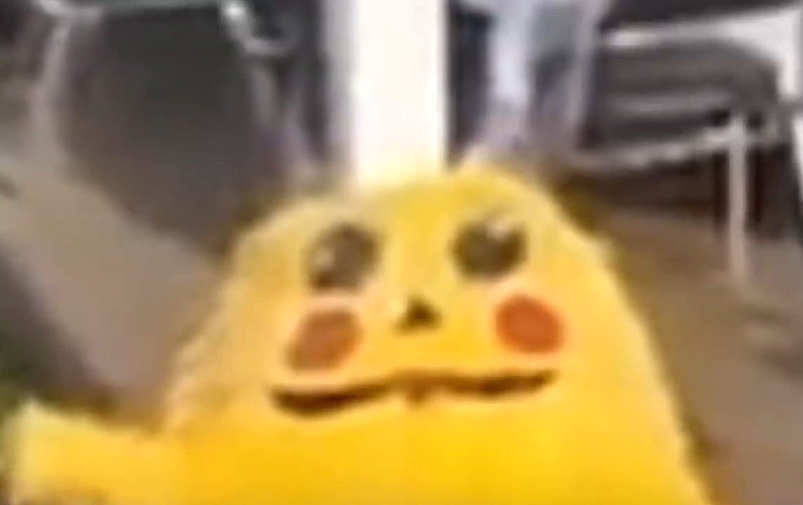 Pikachu después de vivir 2 meses en LATAM - meme