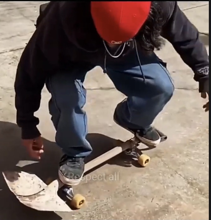 Un skater portugais avec un skateboard portugais - meme