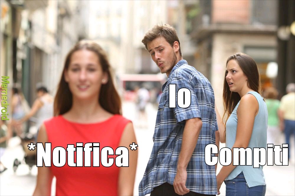 "Guardo chi mi ha scritto e poi riprendo"    -Cit - meme