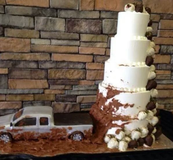 Redneck wedding cake - meme