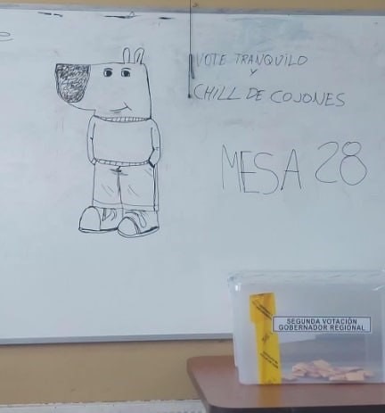 un tipo tranquilo dibujado en el pizarron - meme
