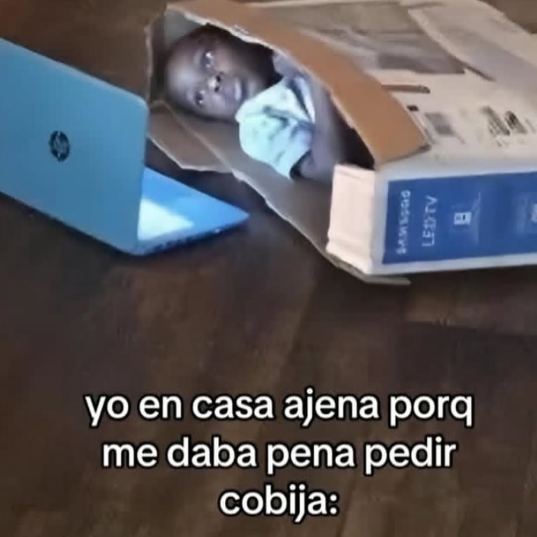 yo en casa ajena con frío y sin pedir cobija por pena - meme