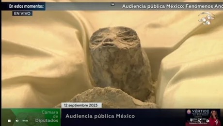 Jaime Maussan presented supposed extraterrestrial bodies that he claimed had been analyzed by UNAM (University of Mexico) - meme
