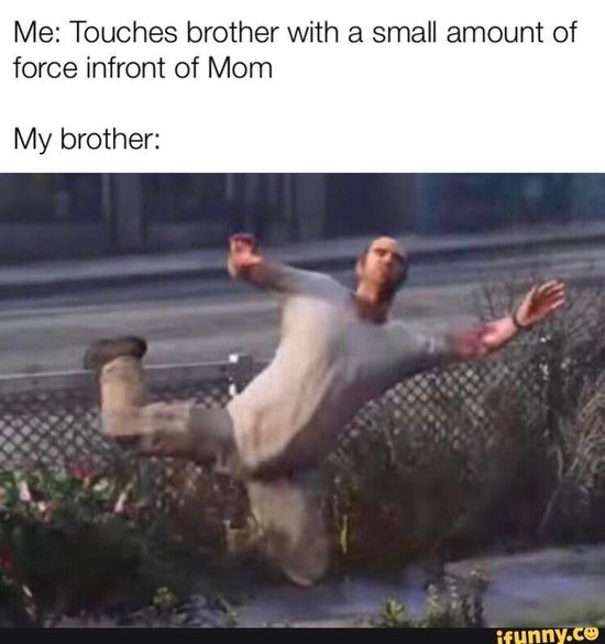 Moi : quand je touche mon petit frère avec 0,5% de ma force devant ma mère / mon frère : - meme