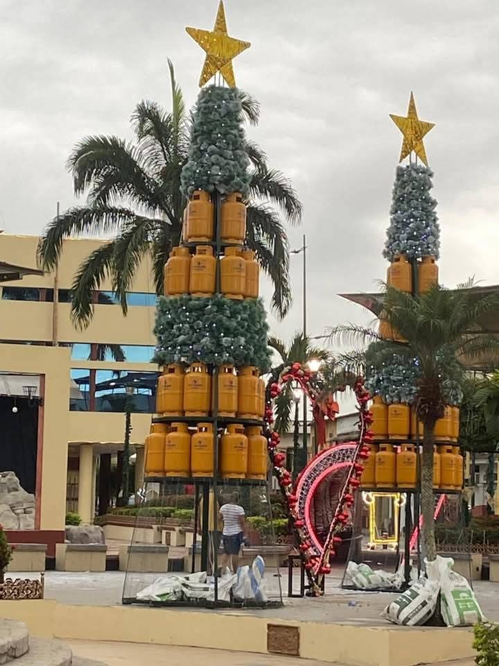 Tumba la plaza, mami - meme