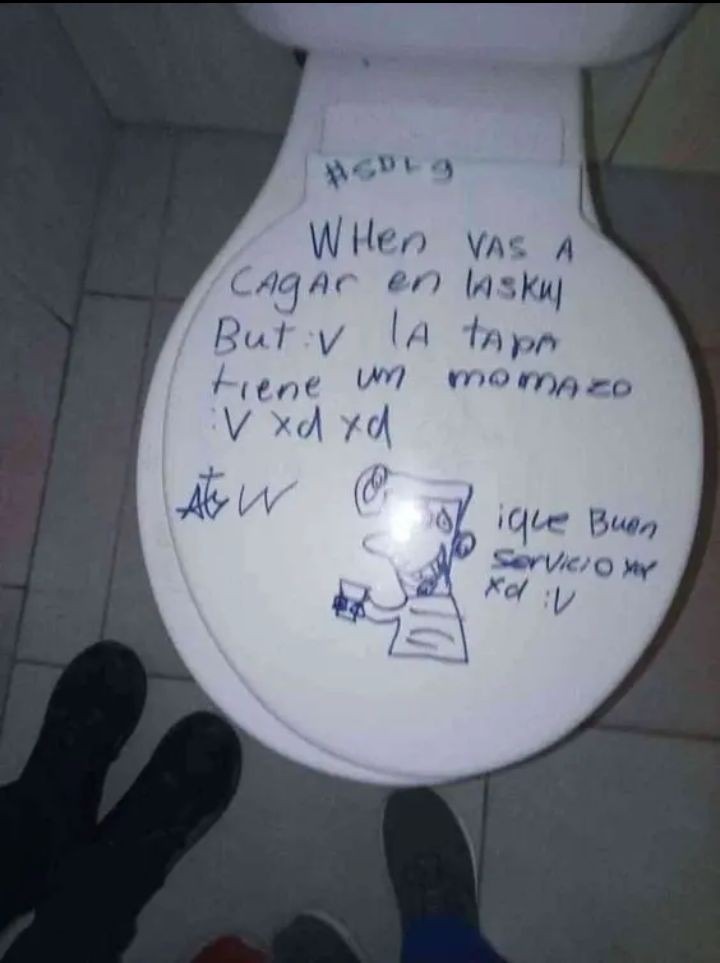 When haces tus momos en el título (chiste obviamente "original") - meme