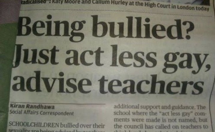 "Sofrendo Bullying? Aja de maneira menos gay, aconselham professores" - meme