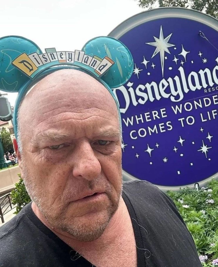 Hank encontró una nueva pista, no era WW era MM Mickey Mouse  - meme