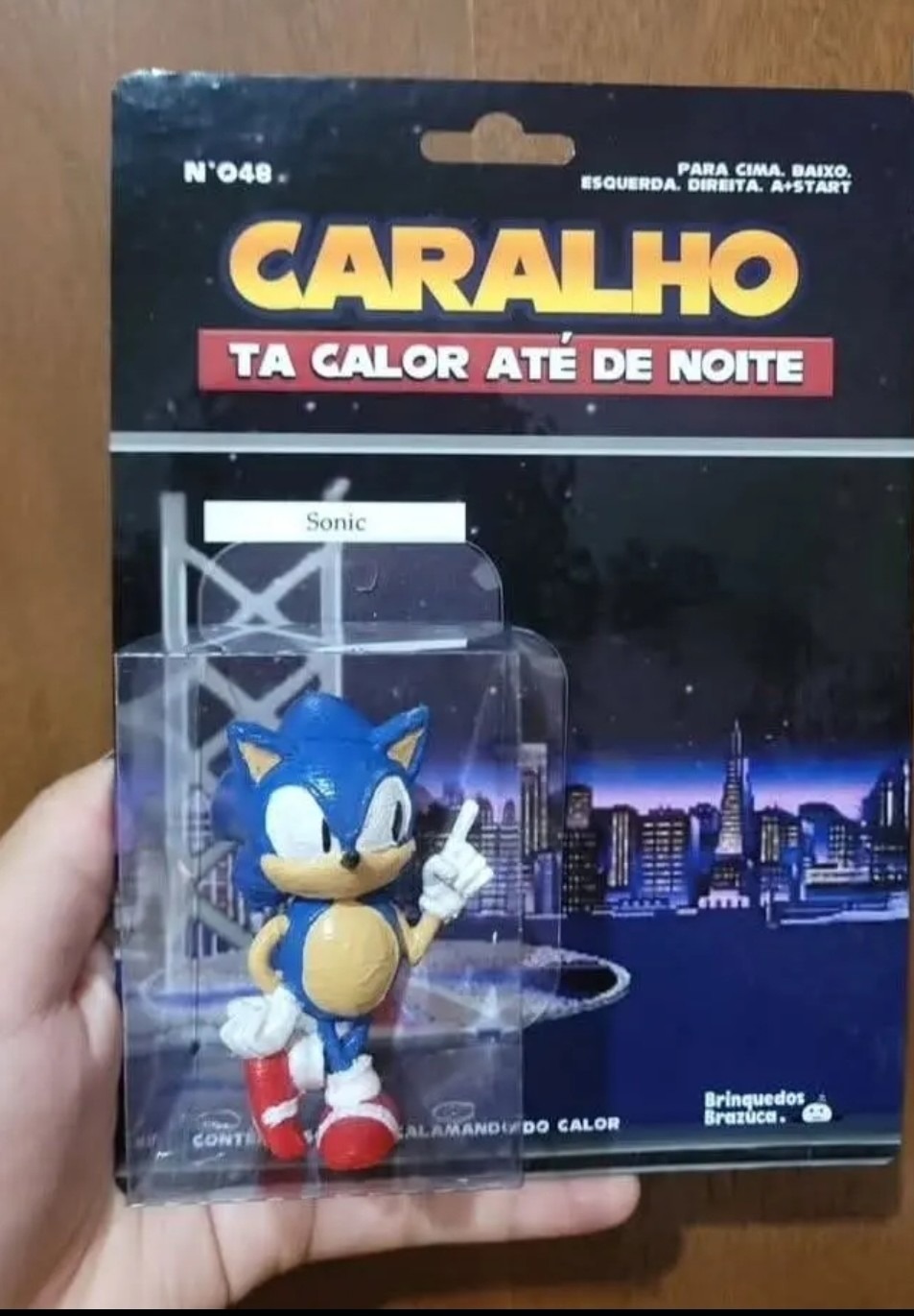 Nem ferrando que fizeram um brinquedo do meme