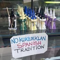 Kukluxklan=Seres inferiores que odian a una etnia superior