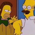 Homero Flanders y Ned Simp son