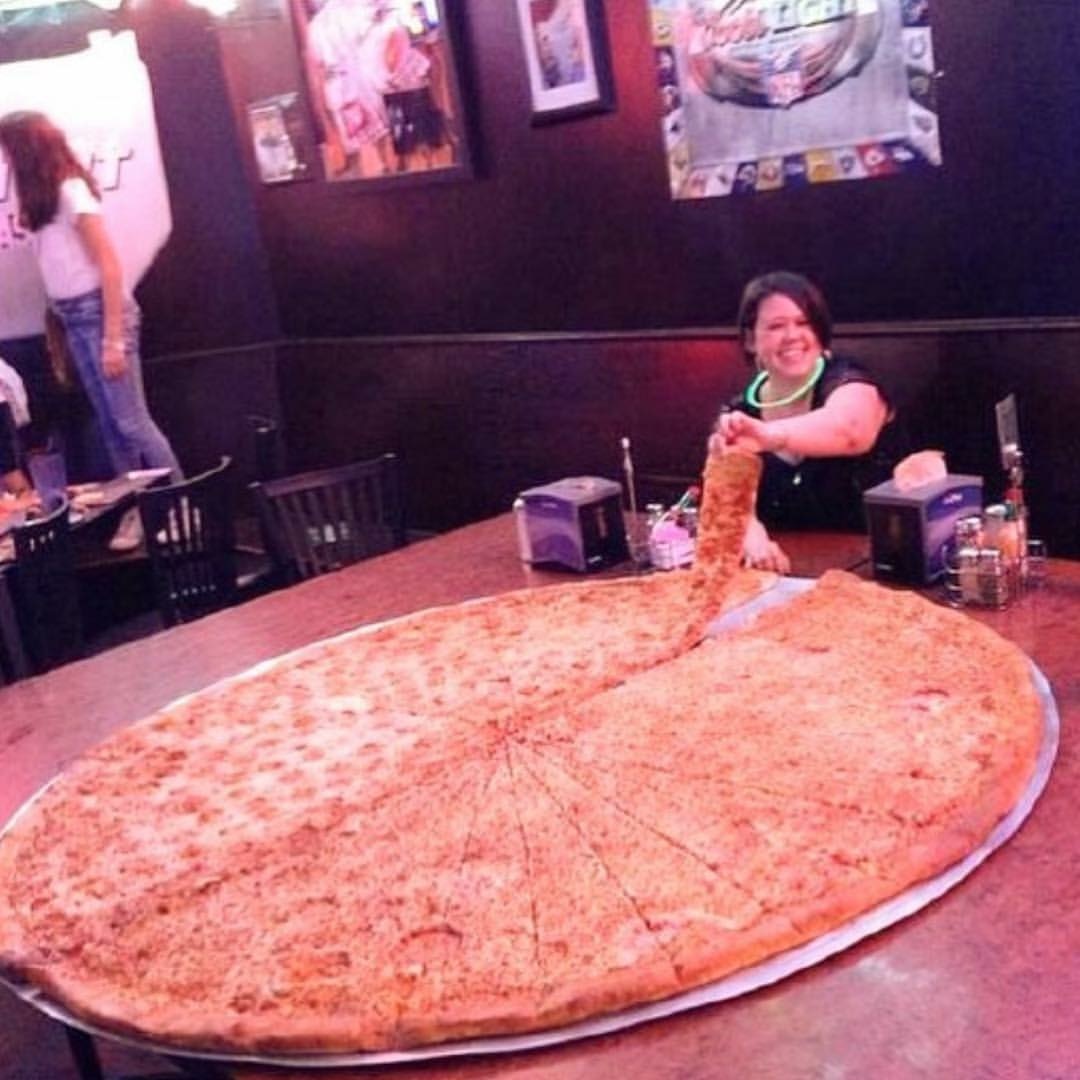 Goddamn that pizza looks good - meme