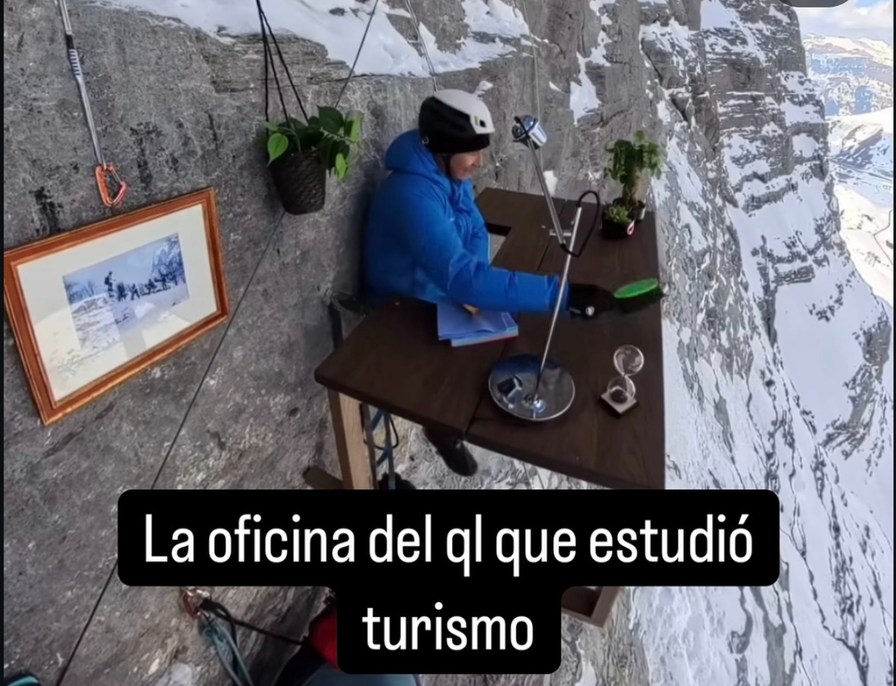 El despacho del que dijo que quería viajar por el mundo - meme